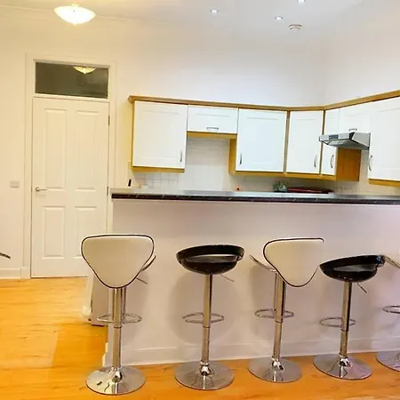 Cozy Nights - Ibrox Street Apartment Glasgow Exterior photo